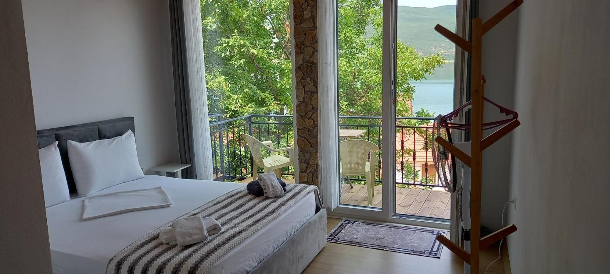 Roleo Guest House Lini Exteriör bild